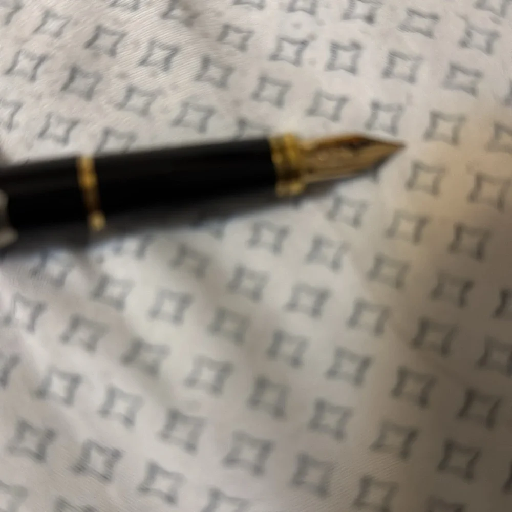 Platinum Classic Maki-e Crane Medium Point Fountain Pen - NEW . ONLY ONE PEN